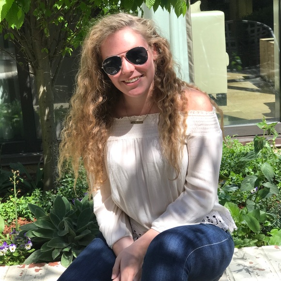 Meet your Posher, Christa - Picture 1 of 1